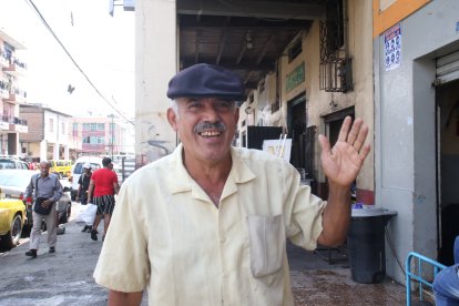 Carlos Peralta, a quien conocen como Bigote, era líder de los 'cachineros' hace 20 años.