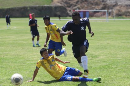 Los jugadores del Vicente Rocafuerte demostraron buena técnica, pero les faltó puntería.