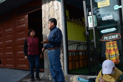 Patricio Sanguña y su esposa se pusieron un negocio para pagar deudas.