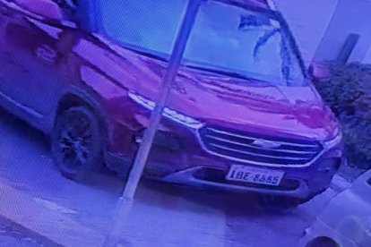 En este carro se habrían movilizado los criminales.