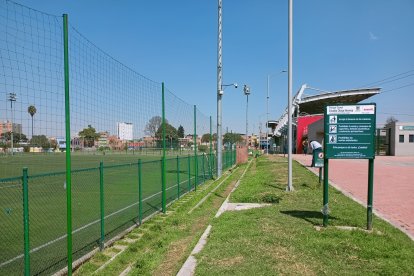 El Parque Olaya Herrera comprende 3,3 hectáreas y tiene varias canchas de fútbol profesional.