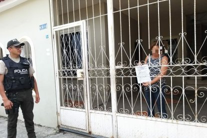 En la casa de Isabel, otra moradora, también dejaron el documento amenazante.