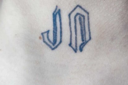 El tatuaje por el cual identificaron al joven asesinado