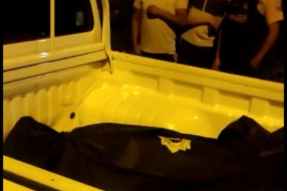 Los cadáveres fueron retirados tras el asesinato.