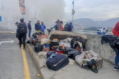 Entre sus pertenencias estaban una TV, una radio y los cables de las conexiones.