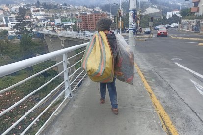 Como el Chavo del Ocho, les tocó llevarse sus cosas a otro lado. ¿Será a otro puente?
