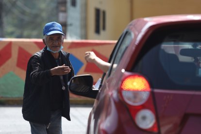 Luis permanece en La Tola todas las mañanas.