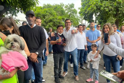 Andrés Guschmer votando.