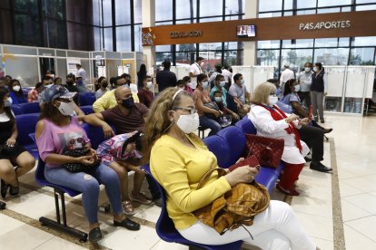 Quienes tienen turnos agendados para este lunes para la emisión de pasaportes sí serán atendidos.