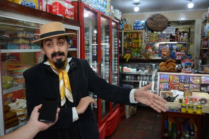 Uno de los habitantes narra cómo actuaba el can cuando estaba con su amo.