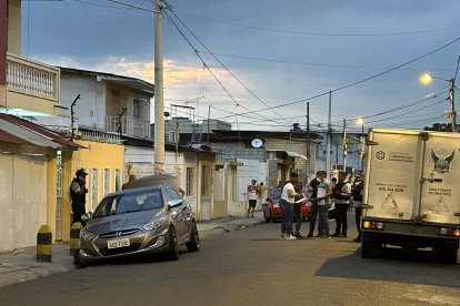 El cadáver de William Álava quedó dentro del auto que era conducido por su progenitor.