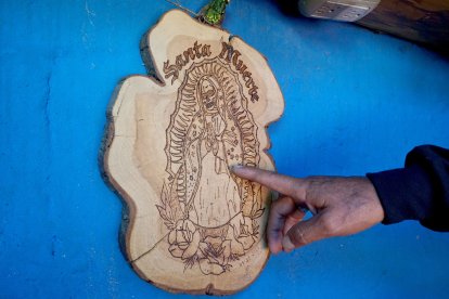 El cuadro de la Santa Muerte, esculpido por Llulluna, se salvó del fuego.