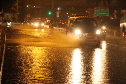 Archivo. En la noche del domingo 12 de diciembre, las calles de Guayaquil también quedaron anegadas como en el aguacero de inicio de febrero de 2023.