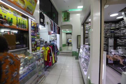 El edificio está en la zona conocida como ‘El Triángulo’ y hay que subir al segundo piso por un ascensor.