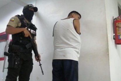 El adolescente de 17 años, conocido con el alias de Mocho ha sido detenido varías veces, por robo y extorsión