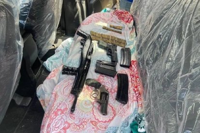 En un operativo en una casa aledaña al sitio del crimen se halló armas de fuego.