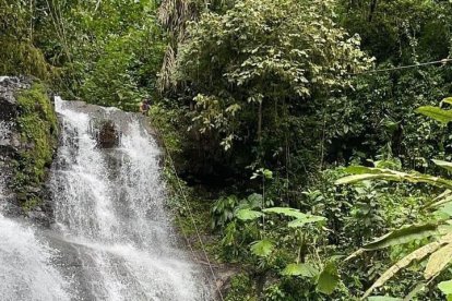 En las caídas de agua pueden practicar unos deportes extremos