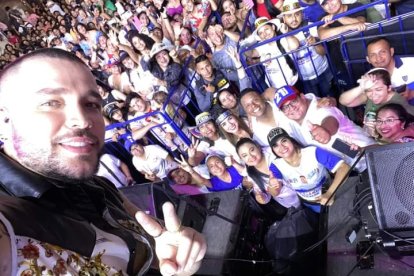 En campaña se presentaron artistas como Jessi Uribe.