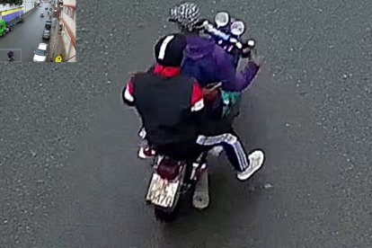 Los asesinos llegaron en una moto negra.