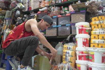 Por lo general, el ‘chamo guapo’ usa camisetas sin mangas para lucir sus ‘pepas’.