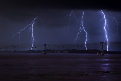Captar tormentas es la pasión de Gabo.