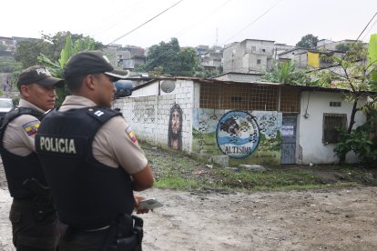 En la pared de la casa donde ocurrió el violento ataque se lee la frase ‘Harta Demencia’. Los rastros de sangre quedaron dentro del lugar.
