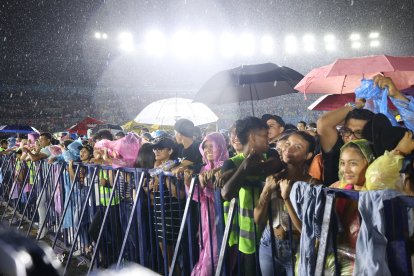 Pese a la lluvia, el público disfrutó del show.