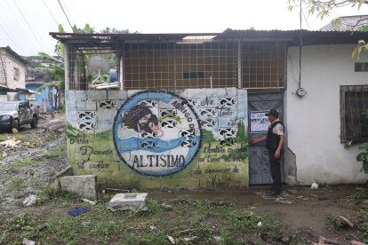 En esta casa esquinera, la noche del  jueves, se suscitó el ataque armado que dejó seis baleados.