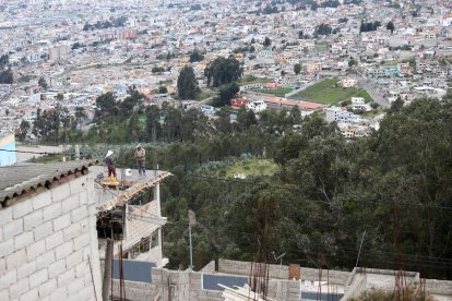 Los vecinos del barrio San Rafael aseguran que sus predios no han sido legalizados. Algunas viviendas de la zona están abandonadas y solo sirven para guardar ganado.