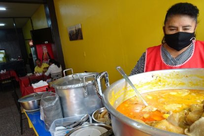 Un eventual cierre de vías afectaría el negocio de María Morocho.