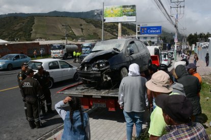 Vecinos presenciaron las pericias policiales.