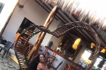 La mejor de las prendas de la Bombón es su sonrisa y actitud.