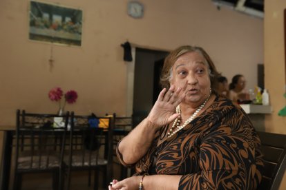 Lucrecia, de 79 años, aconseja a la juventud que no abandonen sus metas académicas.