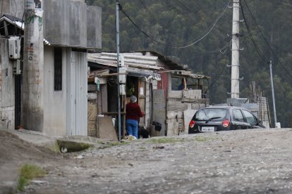 Las calles del sector no han sido pavimentadas y hay poca iluminación.