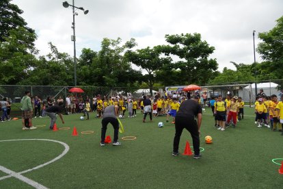 El fútbol uno de los deportes del vacacional.