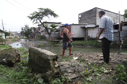 En este espacio había una casa de caña, al desplomarse fue arrastrada por el agua.