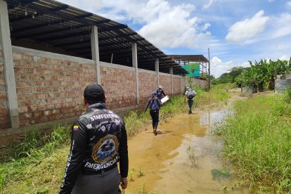 Hay brigadas médicas que ayudan a los pobladores de las zonas más afectadas. También les entregan víveres.