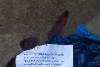 La nota que dejaron junto a la cabeza de la víctima contiene una advertencia.