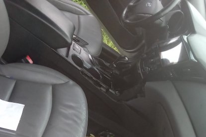 En uno de los vehículos había una funda con una tarrina de encebollado de pescado, chifles y limón.