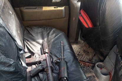 Las armas encontradas en la camioneta en la que se desplazaba el exsargento.