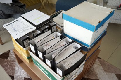 El general guarda una serie de documentos que respaldan sus apreciaciones.