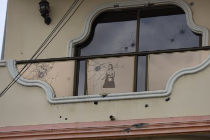 La fachada tenía muchos huecos, a causa del impacto de los proyectiles.