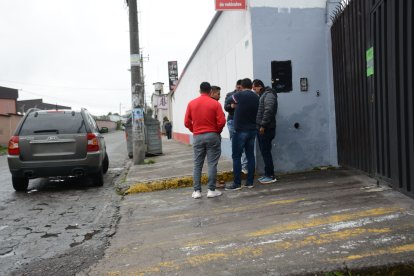 Miembros de la Dirección Nacional de Muertes Violentas fueron ayer hasta el lugar de los hechos.