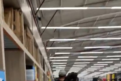 Clientes de supermercados salían ‘soplados’ de las instalaciones.
