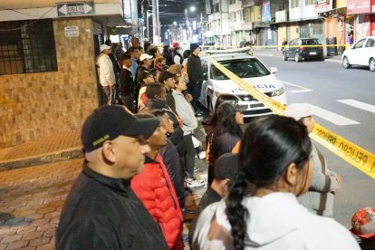 Vecinos se acercaron a ver lo que sucedía, luego dijeron que prefieren no hablar por miedo.