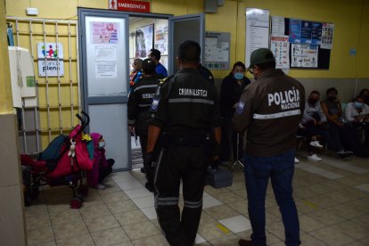 Agentes de Criminalística arribaron para levantar el cadáver.