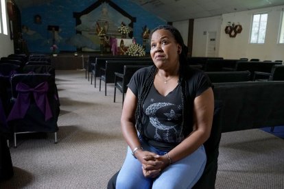 La mujer lleva 23 años en el negocio de las funerarias.