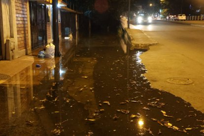 Urdesa reportó inundaciones por la subida de marea.