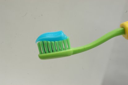 Los cepillos dentales deben ser de cerdas suaves.