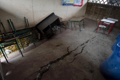 Vista de las afectaciones en una escuela de la comunidad de Puerto La Cruz, el 24 de marzo de 2023 en la isla Mondragón en la provincia del Guayas (Ecuador).